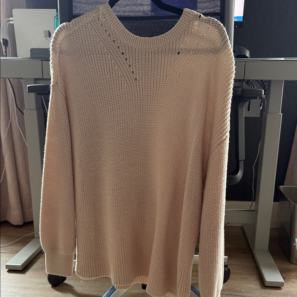 Vuori women’s oversized Beige Crewneck Sweater